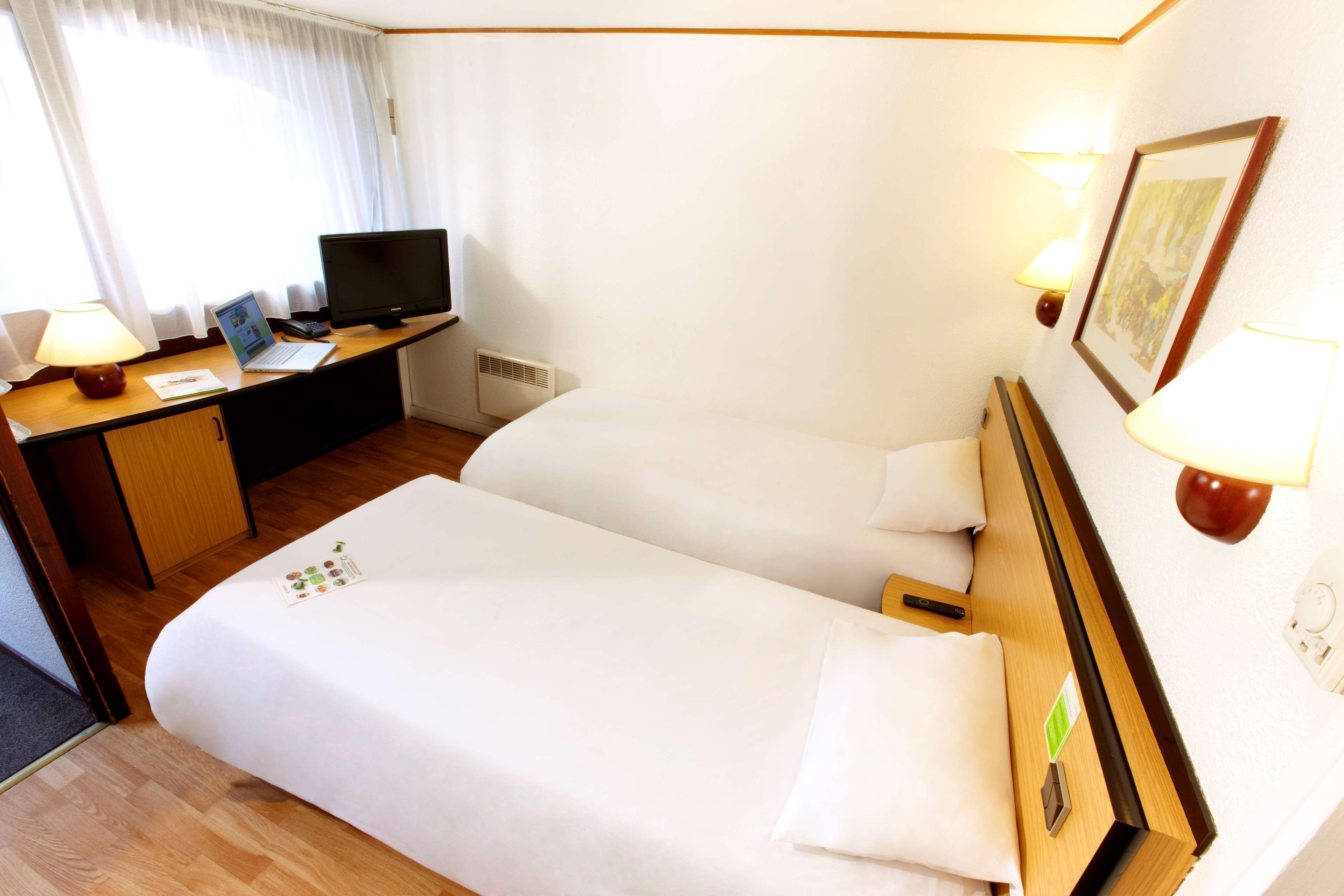 Campanile Saintes Hotell Rom bilde