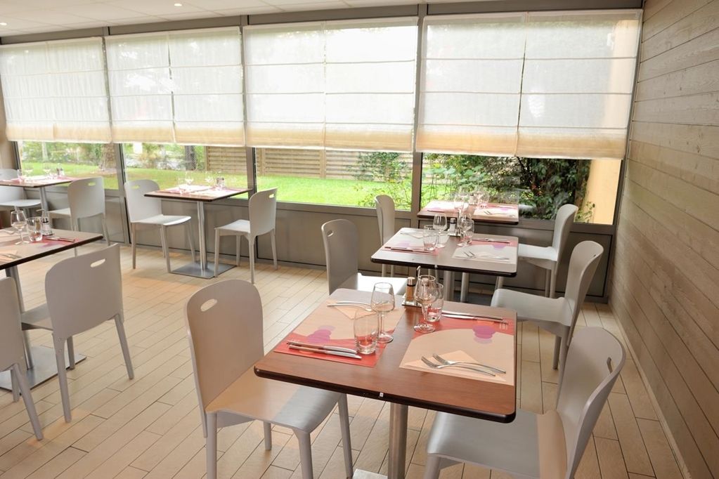 Campanile Saintes Hotell Restaurant bilde