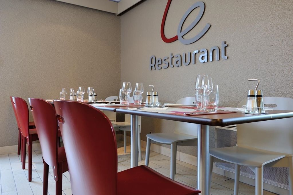 Campanile Saintes Hotell Restaurant bilde