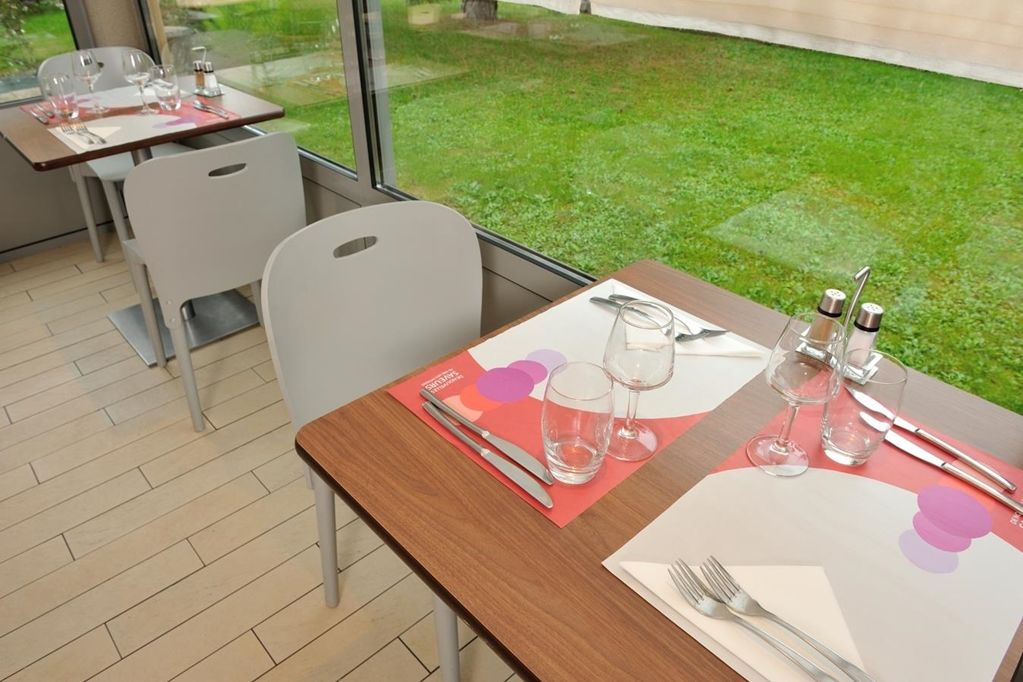 Campanile Saintes Hotell Restaurant bilde