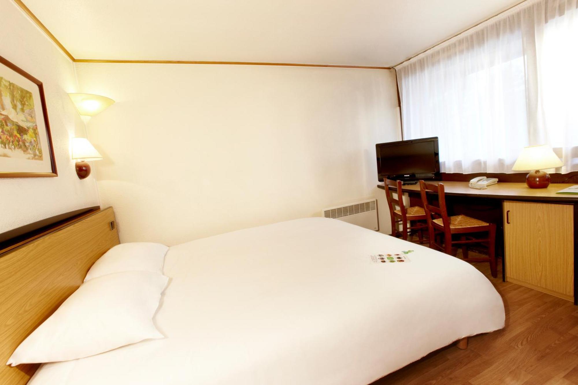 Campanile Saintes Hotell Eksteriør bilde