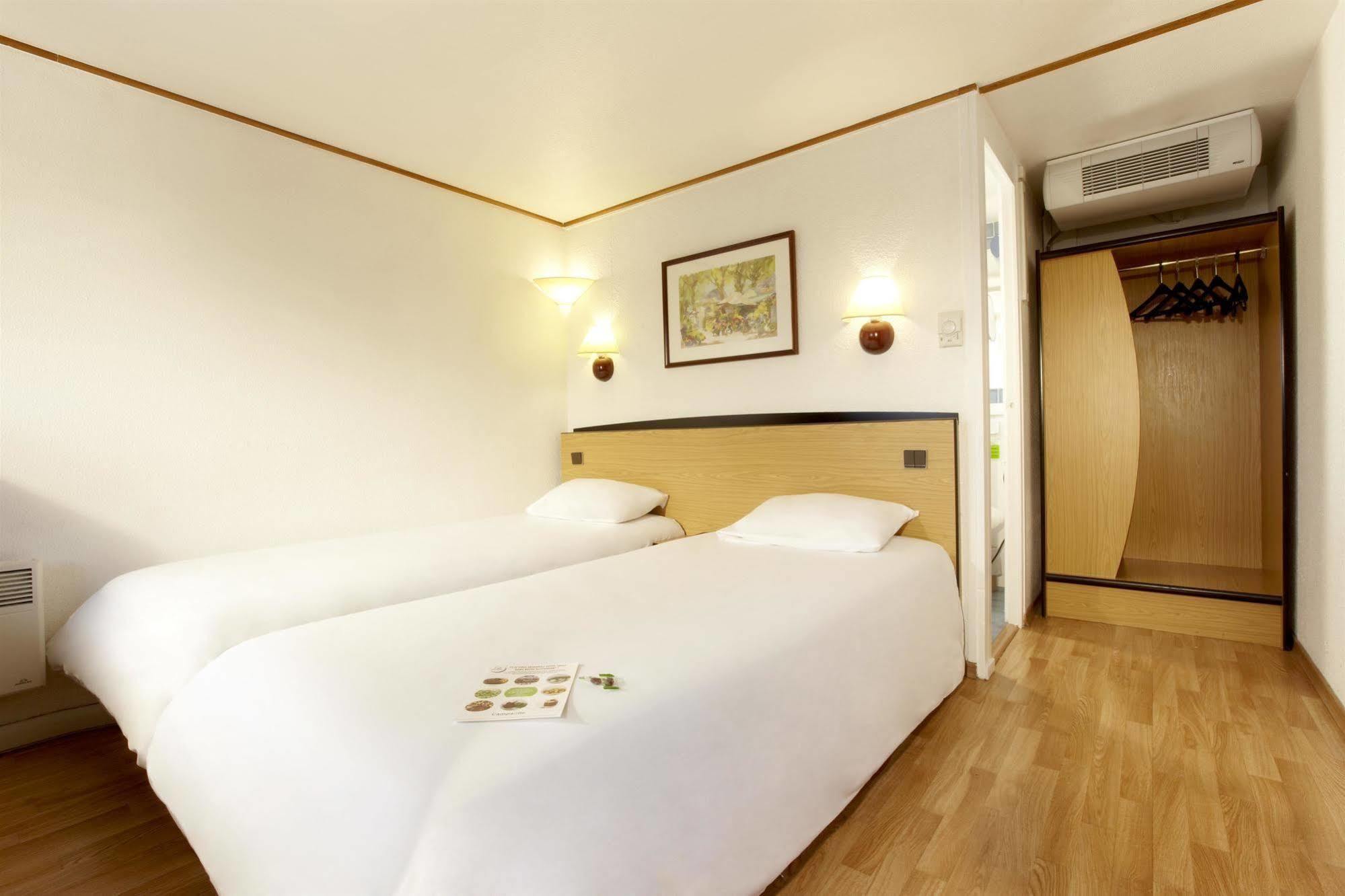 Campanile Saintes Hotell Rom bilde